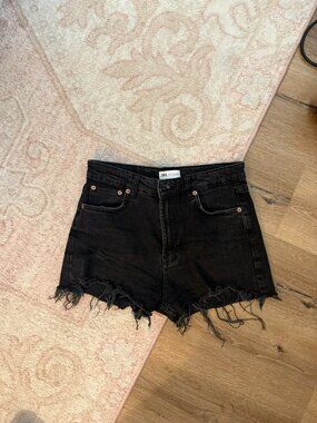 black zara jean shorts size 6
